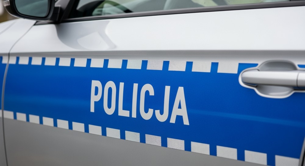 Policyjny radiowóz w Łodzi wpadł na torowisko po dramatycznym manewrze