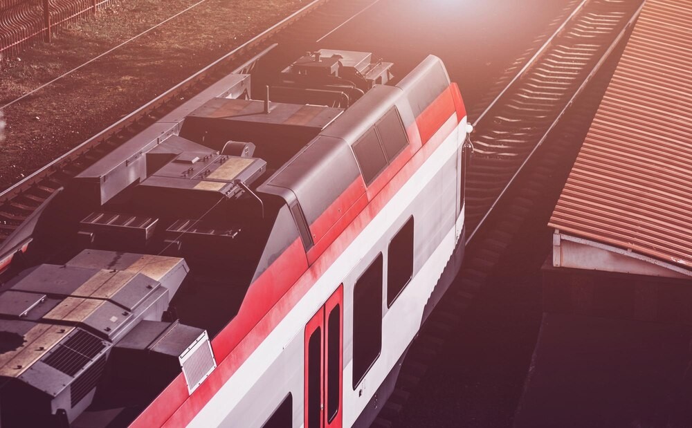 Utrudnienia w Łodzi: Zamknięcie kluczowych przejazdów kolejowych od piątku do poniedziałku!